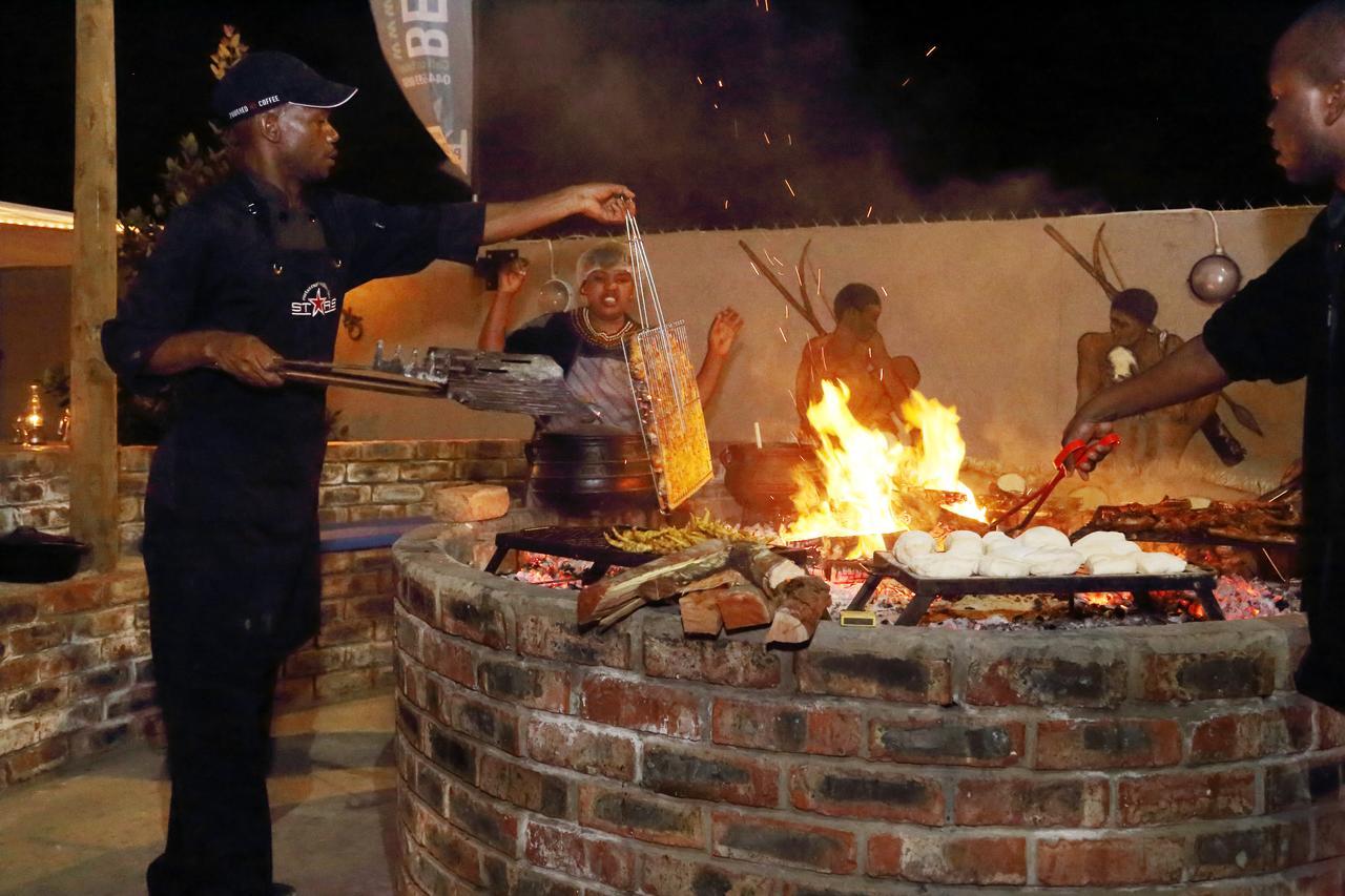 The Backpack Shack Vandrarhem Mossel Bay Exteriör bild